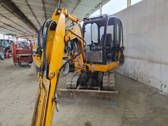 ESCAVATORE JCB 8035