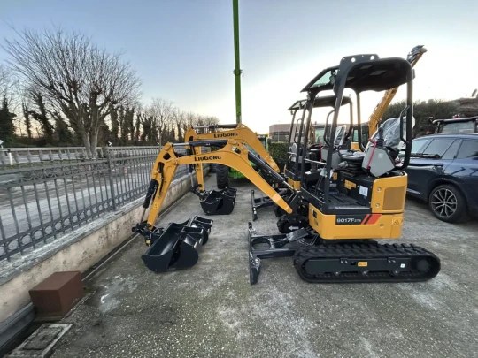 ESCAVATORE LIUGONG 5017