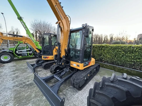 ESCAVATORE LIUGONG 5051