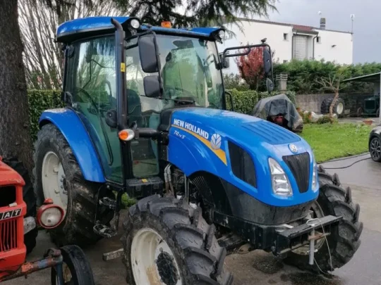 TRATTORE CAMPO APERTO NEW HOLLAND T4 75 S